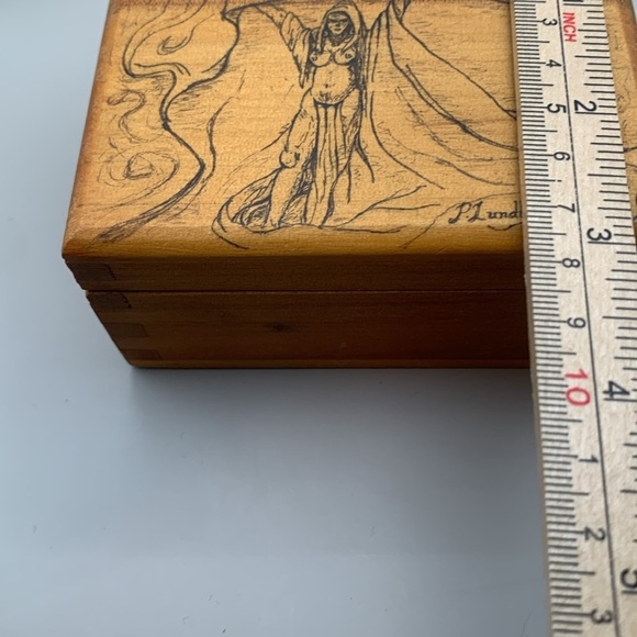 Vintage Wooden box with partly undressed female by Mundberg 1984 - Japan. - Picture 9 of 12